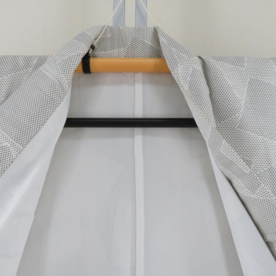 紬 着物 四角模様 白色ｘ黒色 格子に亀甲 バチ衿 絹 仕立て上がり着物 身丈160cm |  | 06