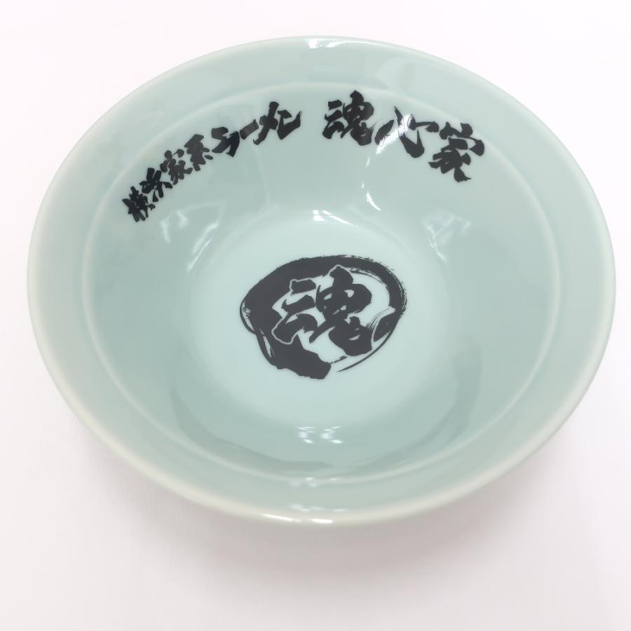 食器 横浜家系ラーメン魂心家 丼ぶり 中華鉢 ラーメンどんぶり 大鉢 青磁 黒 家系Tシャツ Lサイズ 3点セット 中華食器 箱有 |  | 01