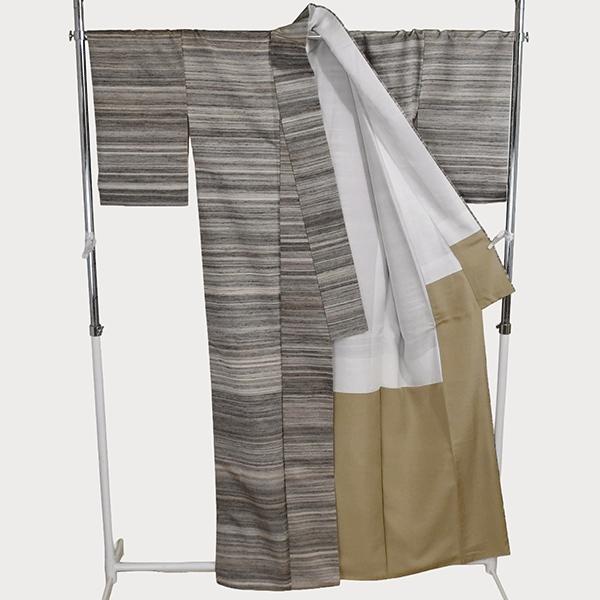 着物 正絹 女性 紬 小紋 袷きもの ダークグレー オフホワイト 横縞 身丈167cm 絹100％ 普段着 お稽古 着付け 観劇 和装  5XK040 | ブランド登録なし | 02