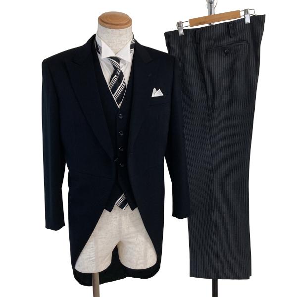 NIKKE FORMAL WEAR 白襟3ピース 拝みボタン モーニングコート A4 S ブラック 無地 ワンタック 春秋冬対応 開き見せ C-OS396 6XG062 | ブランド登録なし