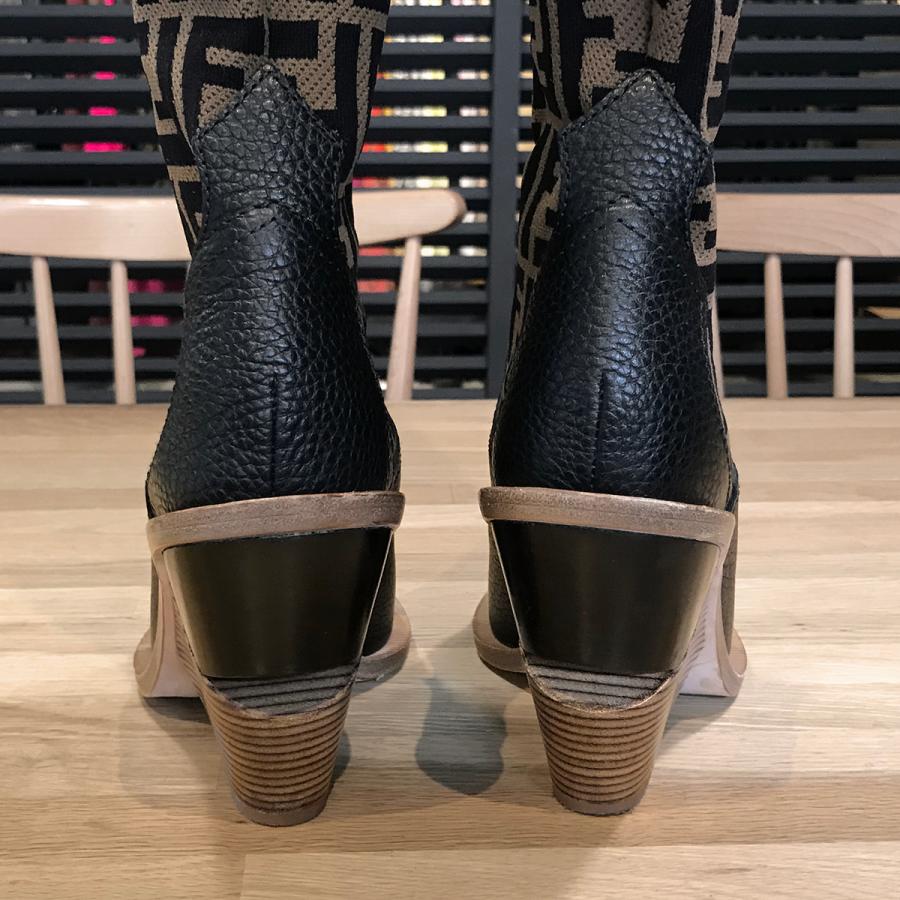 FENDI 【超美品】フェンディ ズッカ柄 FF柄 ソックスニーハイ FENDI 【超美品】フェンディ ズッカ柄 FF柄 ソックスニーハイ