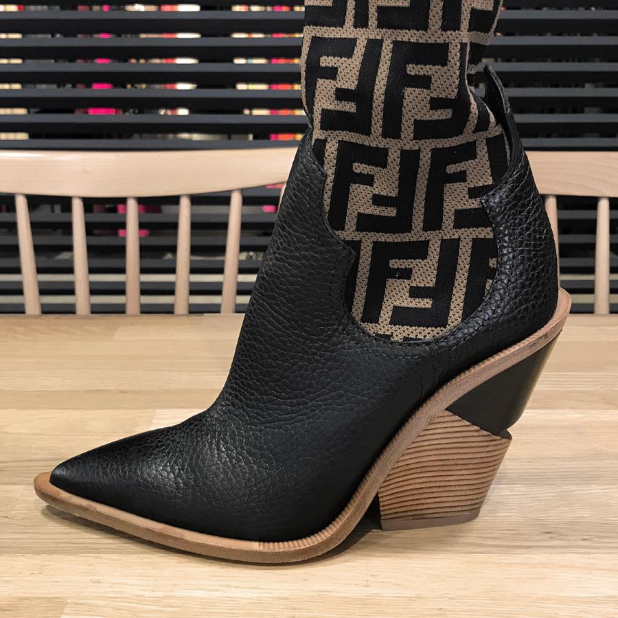 FENDI 【超美品】フェンディ ズッカ柄 FF柄 ソックスニーハイ FENDI 【超美品】フェンディ ズッカ柄 FF柄 ソックスニーハイ