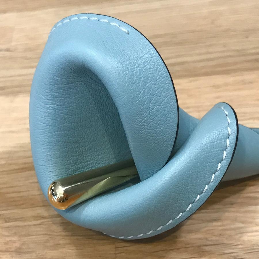 LOEWE 【超美品】ロエベ カラ バッグチャーム オランダカイウ LOEWE 【超美品】ロエベ カラ バッグチャーム オランダカイウ
