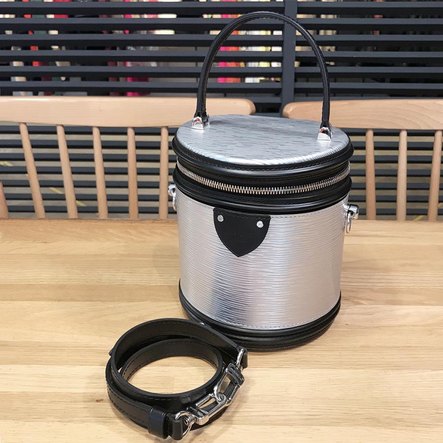 LOUIS VUITTON 【新品同様】ルイヴィトン エピ カンヌ シルバー LOUIS VUITTON 【新品同様】ルイヴィトン エピ カンヌ シルバー