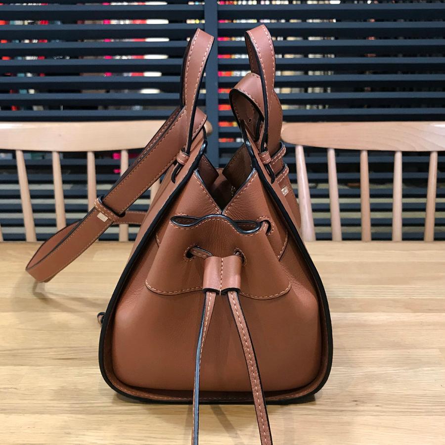 LOEWE 【新品未使用】ロエベ ハンモック ドローストリングバッグ LOEWE 【新品未使用】ロエベ ハンモック ドローストリングバッグ