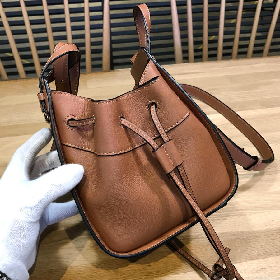 LOEWE 【新品未使用】ロエベ ハンモック ドローストリングバッグ LOEWE 【新品未使用】ロエベ ハンモック ドローストリングバッグ