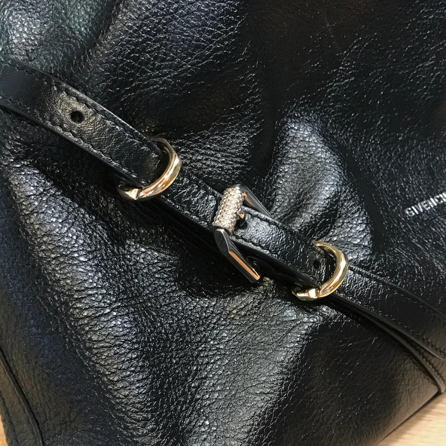 GIVENCHY 【新品未使用】ジバンシー Voyou ヴォワイユー ミディアム  