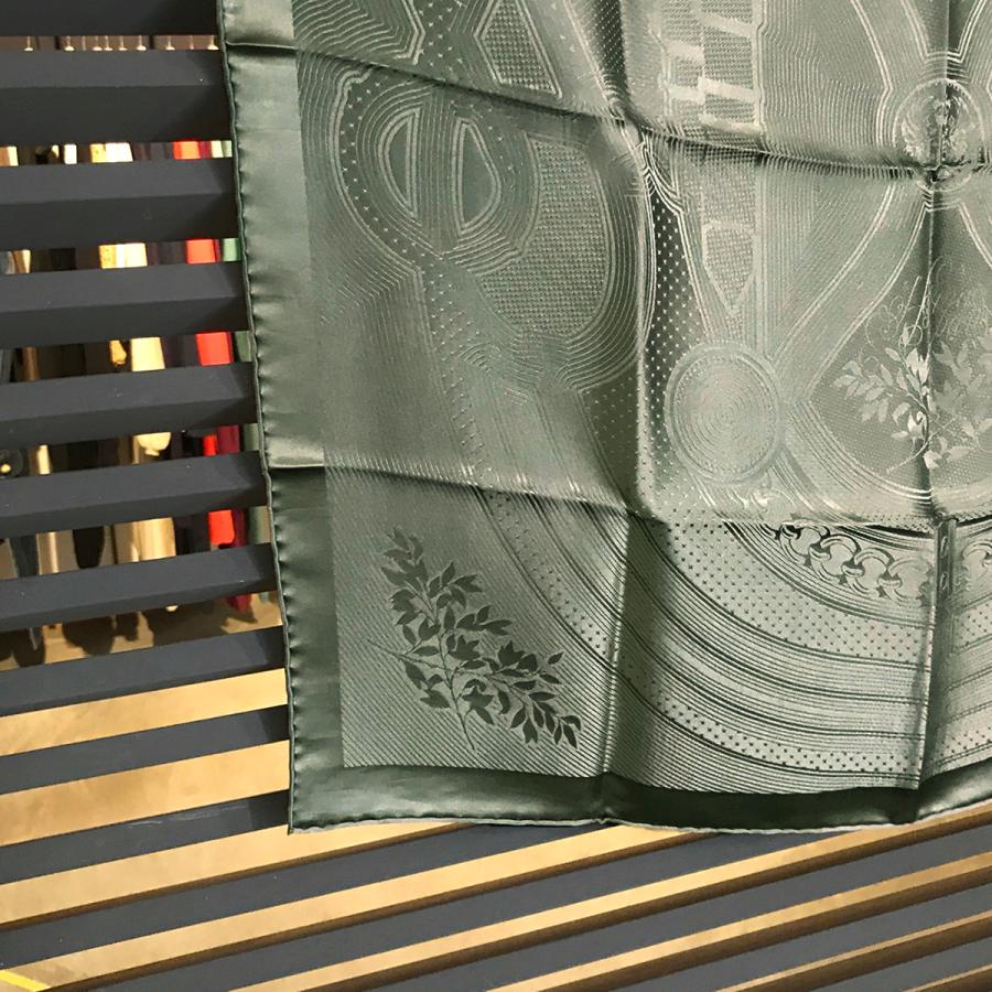 HERMES 【新品未使用】エルメス カレ70 グラントゥラララ HERMES 【新品未使用】エルメス カレ70 グラントゥラララ