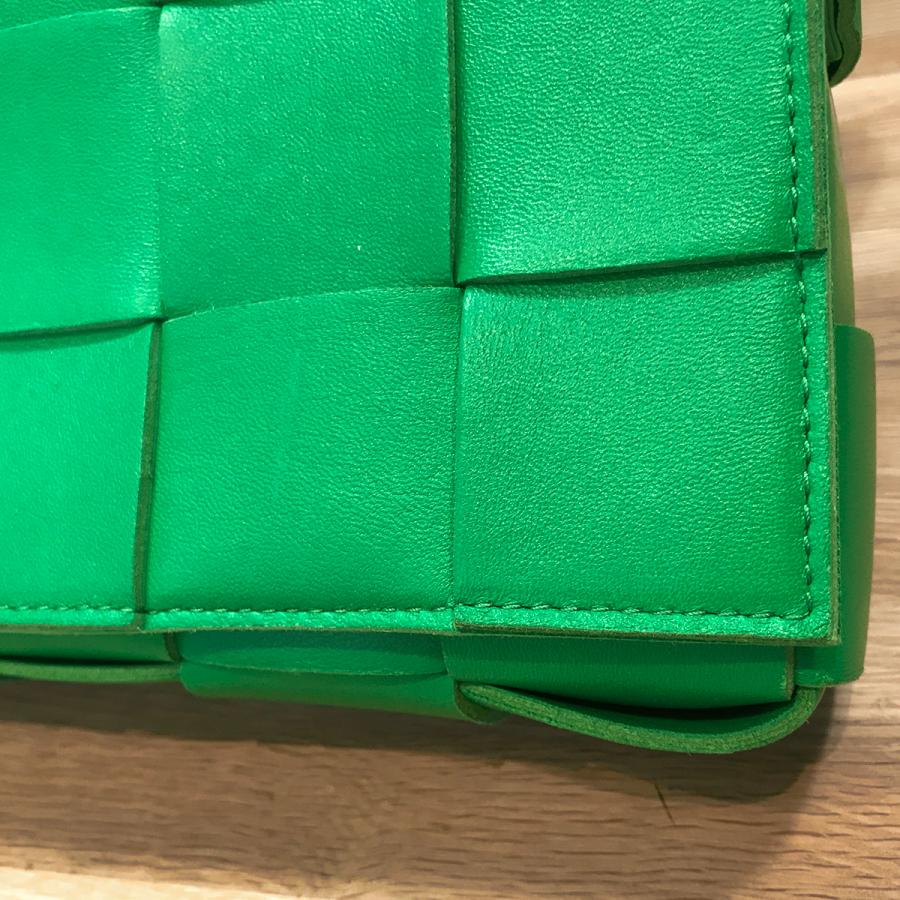 極美品　ボッテガヴェネタ　マキシイントレチャート　カセット　パラキート　現行　緑 BOTTEGA VENETA（ボッテガ・ヴェネタ） 【超美品】ボッテガヴェネタ