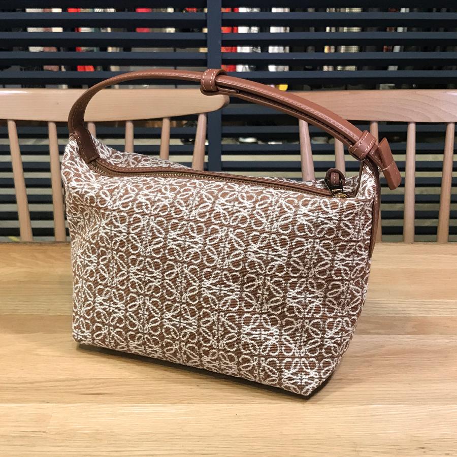 LOEWE 【新品未使用】ロエベ アナグラムジャガードキャンバス LOEWE 【新品未使用】ロエベ アナグラムジャガードキャンバス