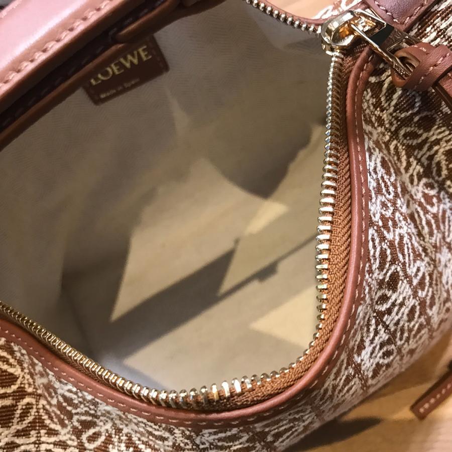 LOEWE 【新品未使用】ロエベ アナグラムジャガードキャンバス LOEWE 【新品未使用】ロエベ アナグラムジャガードキャンバス