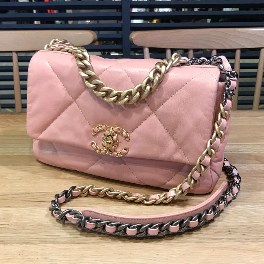 CHANEL（シャネル） 【超美品】シャネル CHANEL19 チェーンショルダー