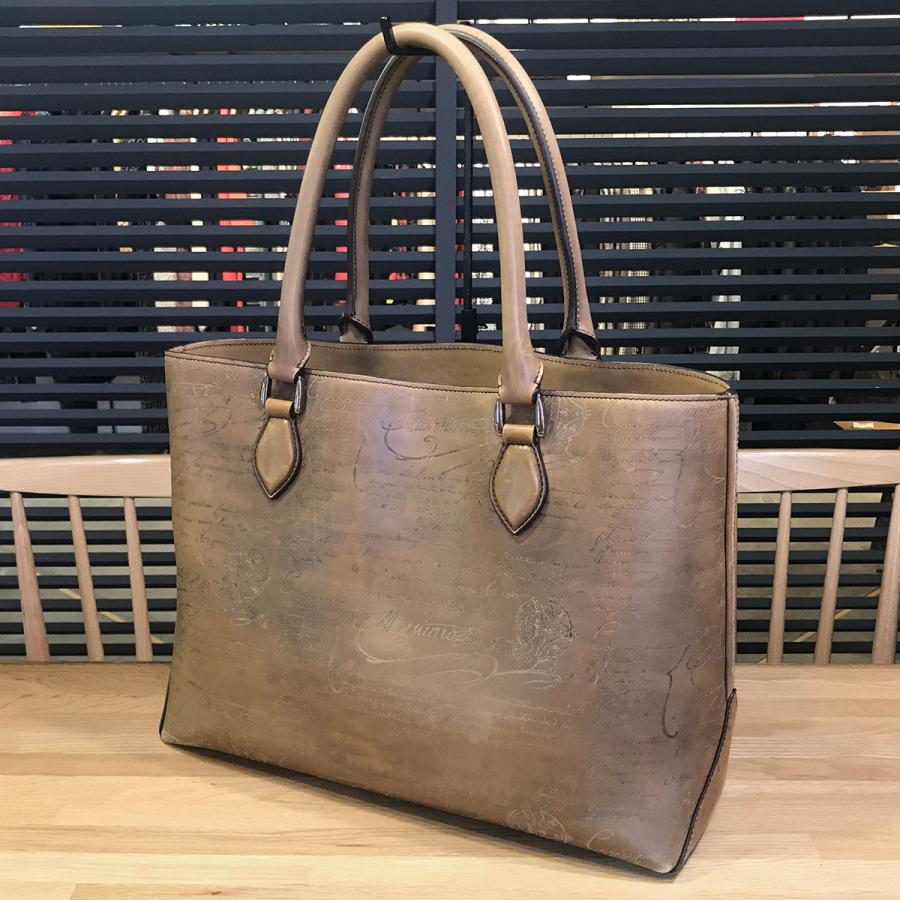 未使用 定価16万 BERLUTI スクリットレザー カリグラフィ エコ 未使用 定価16万 BERLUTI スクリットレザー カリグラフィ エコ