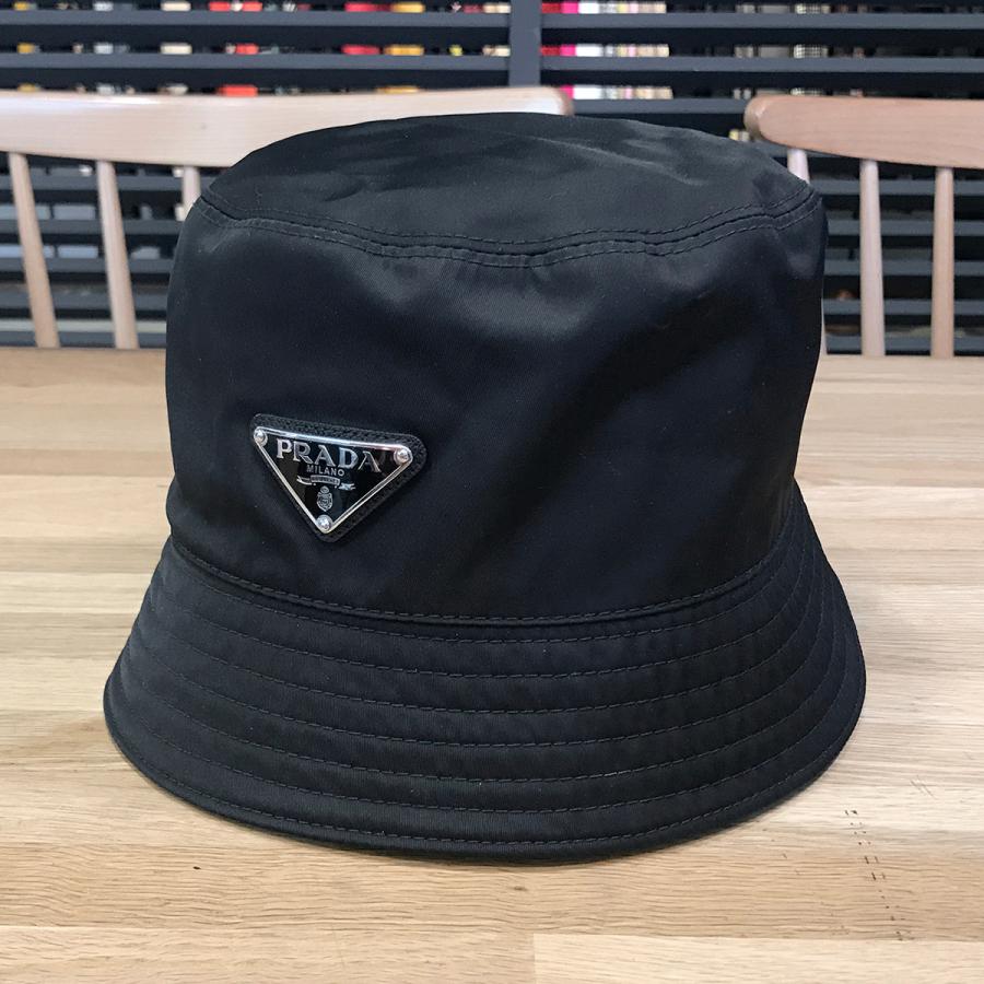 PRADA プラダ RE-NYLON 三角プレート バケットハット sizeL 【公式通販】