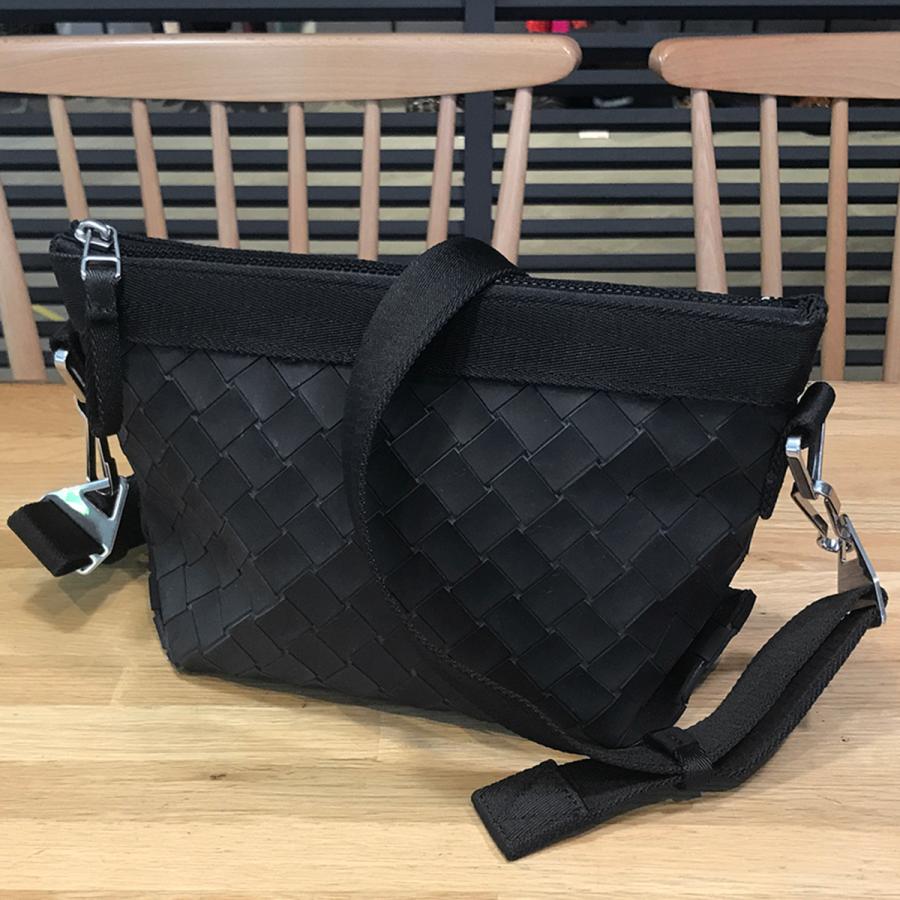 美品✨ボッテガヴェネタ ショルダーバッグ イントレチャート ネイビー ブラック BOTTEGA VENETA（ボッテガ・ヴェネタ） 【超美品】ボッテガヴェネタ