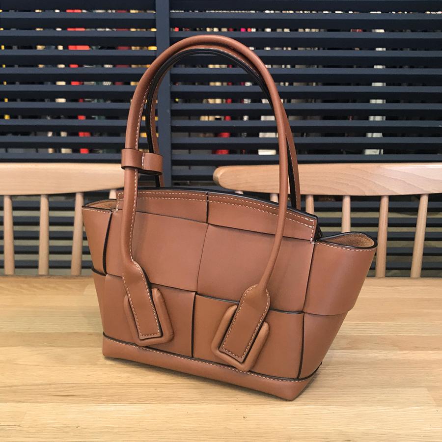 BOTTEGA VENETA 【新品同様】ボッテガヴェネタ マキシイントレ BOTTEGA VENETA 【新品同様】ボッテガヴェネタ マキシイントレ