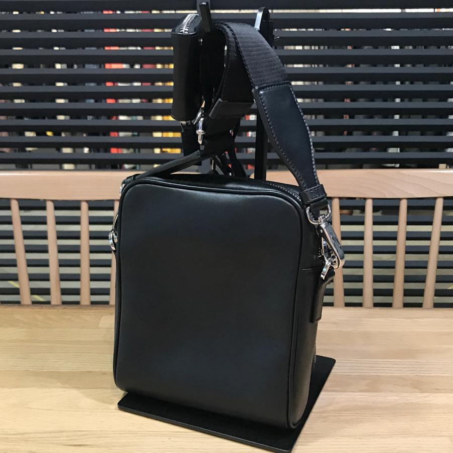 PRADA 【超美品】プラダ ポーチ付 ショルダーバッグ レザー PRADA 【超美品】プラダ ポーチ付 ショルダーバッグ レザー