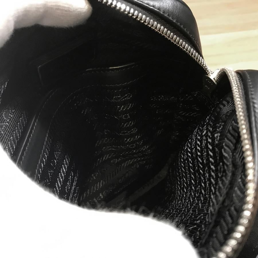 PRADA 【超美品】プラダ ポーチ付 ショルダーバッグ レザー PRADA 【超美品】プラダ ポーチ付 ショルダーバッグ レザー