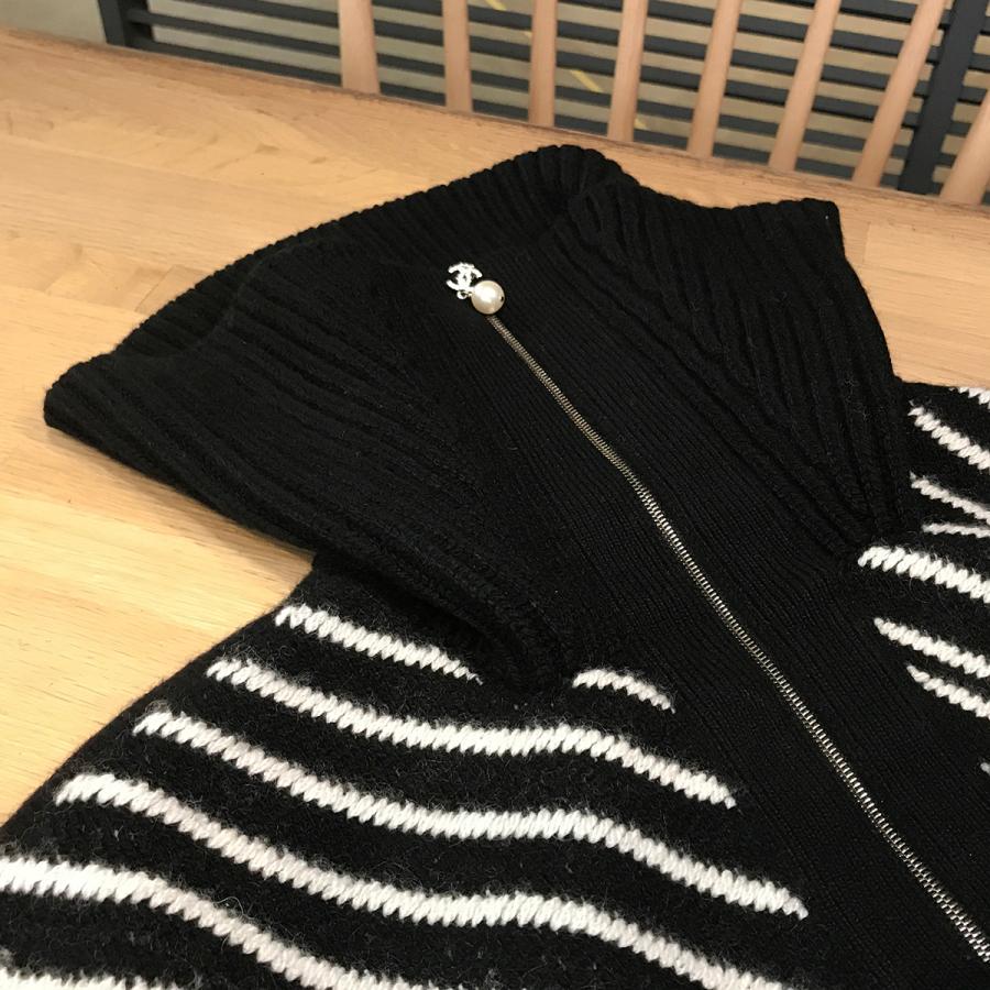 CHANEL 【超美品】シャネル ココマーク ハーフジップ ニット CHANEL 【超美品】シャネル ココマーク ハーフジップ ニット