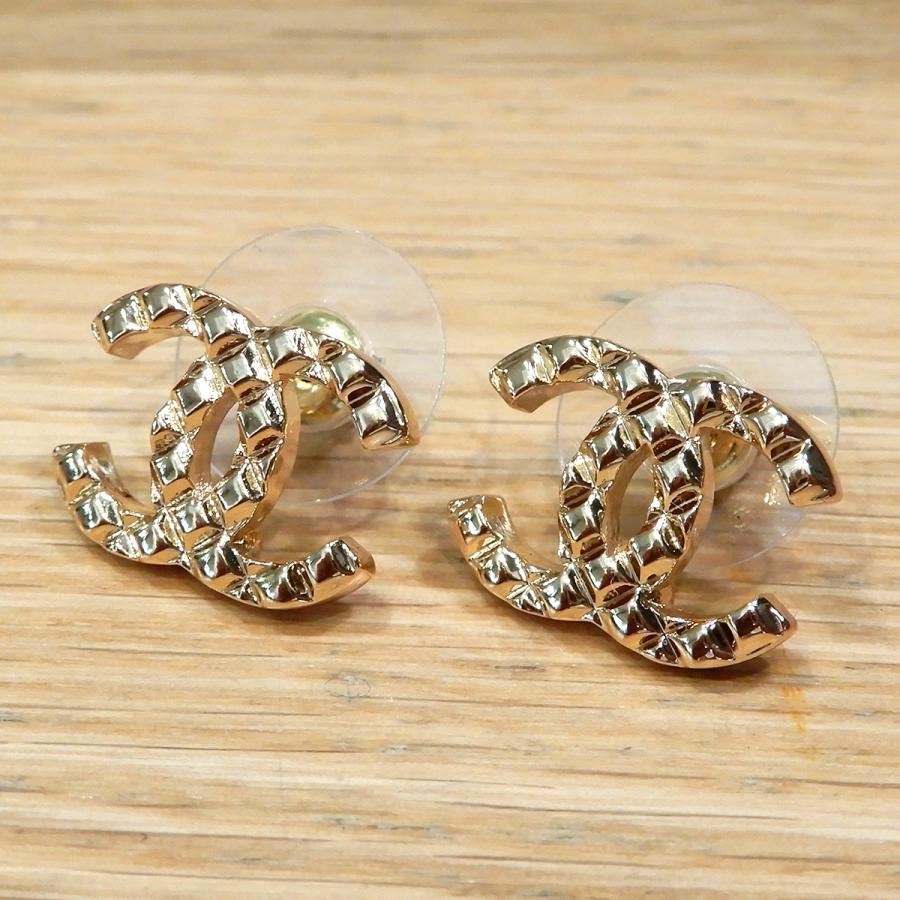 CHANEL ココマーク　マトラッセ　ピアス CHANEL（シャネル） 【新品同様】シャネル ココマーク マトラッセ
