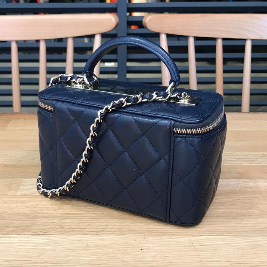 【超美品】　シャネル　マトラッセ　ショルダーバッグ　ラムスキン　ネイビー 紺 シャネル CHANEL マトラッセ チェーンショルダーバッグ 27番台