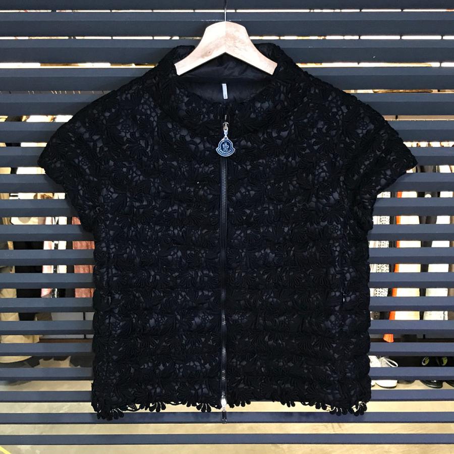 みぃ　モンクレール  半袖ニット　ブラック　S MONCLER モンクレール 半袖Tシャツ Sサイズ H10918C00048 8390Y
