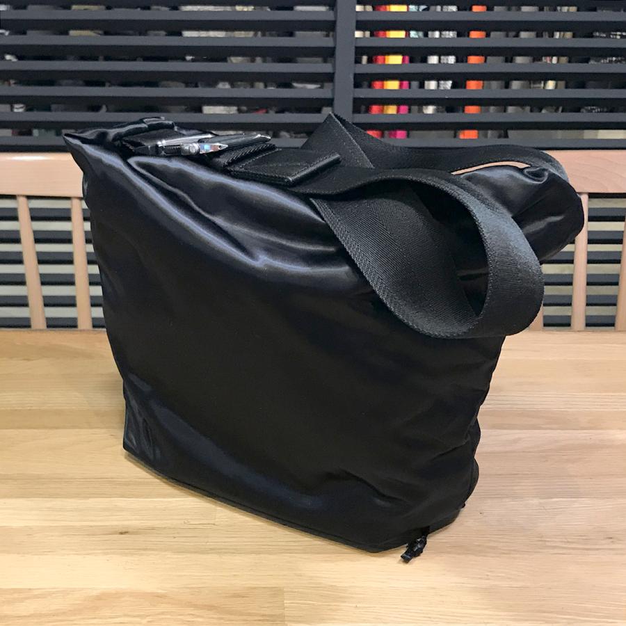 ボッテガヴェネタ　ボディバッグ　黒 BOTTEGA VENETA（ボッテガ・ヴェネタ） 【美品】ボッテガヴェネタ