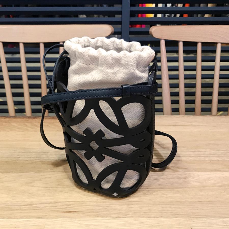 LOEWE（ロエベ） 【新品同様】ロエベ アナグラム カットアウト