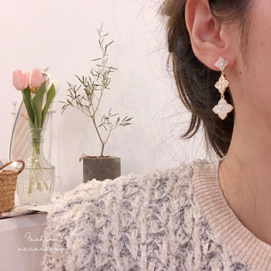 フラワーピアス 花 花びら ホワイト パール 3連 チェーン フラワーピアス 花 花びら ホワイト パール 3連 チェーン