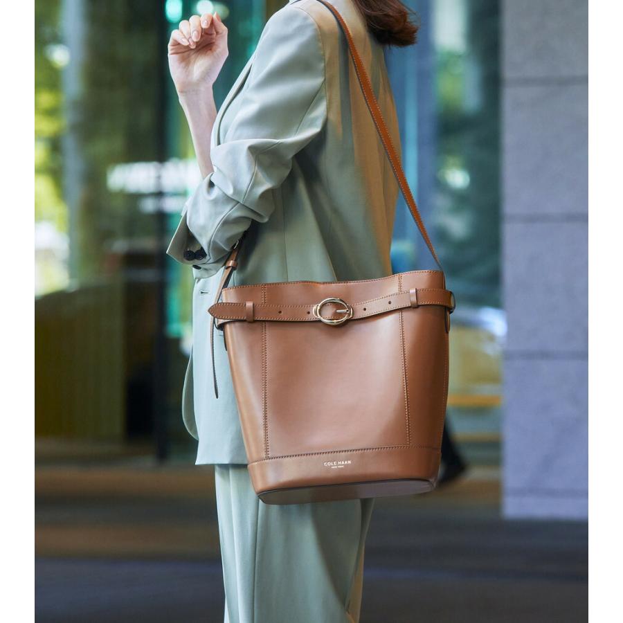 コールハーン Colehaan レディース バッグ & アクセサリー バッグ アレキサンドリア バケット バッグ womens U08460 ニューキャラメルの画像