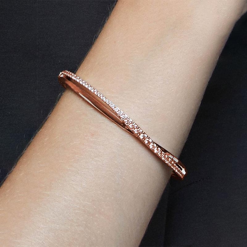 SWAROVSKI レビュー特典あり スワロフスキー ツイスト バングル SWAROVSKI レビュー特典あり スワロフスキー ツイスト バングル