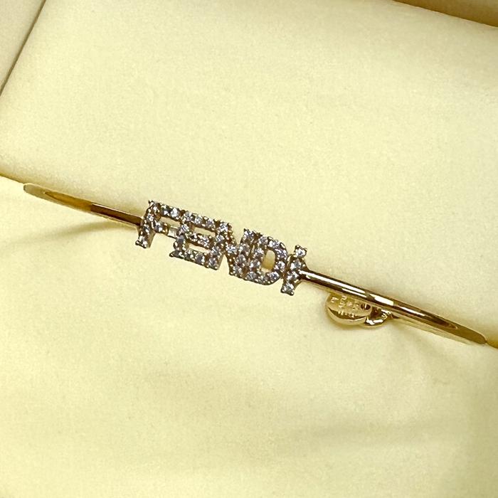 FENDI（フェンディ） ハード ブレスレット 8AH251 バングル