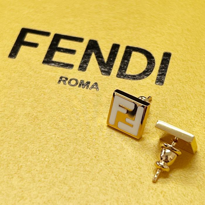 FENDI フォーエバー フェンディ ピアス ゴールドカラー ロゴ FENDI フォーエバー フェンディ ピアス ゴールドカラー ロゴ
