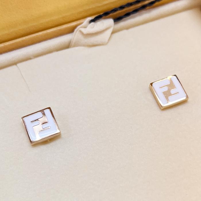 FENDI フォーエバー フェンディ ピアス ゴールドカラー ロゴ FENDI フォーエバー フェンディ ピアス ゴールドカラー ロゴ