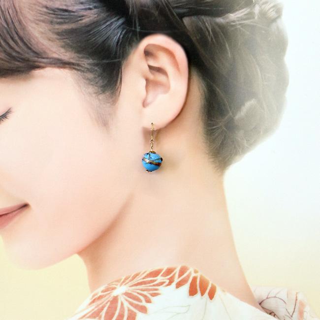 とんぼ玉ピアス 国産品 上品 蜻蛉玉 赤 青 樹脂フックピアス