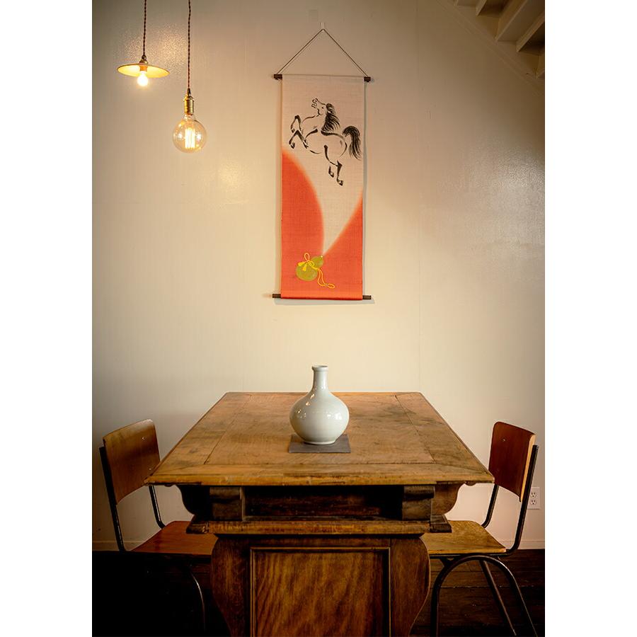 京都洛柿庵　タペストリー「瓢箪から駒　朱」 京都洛柿庵】 手描き 手染め タペストリー 瓢箪から駒 朱色＆紺色 冬