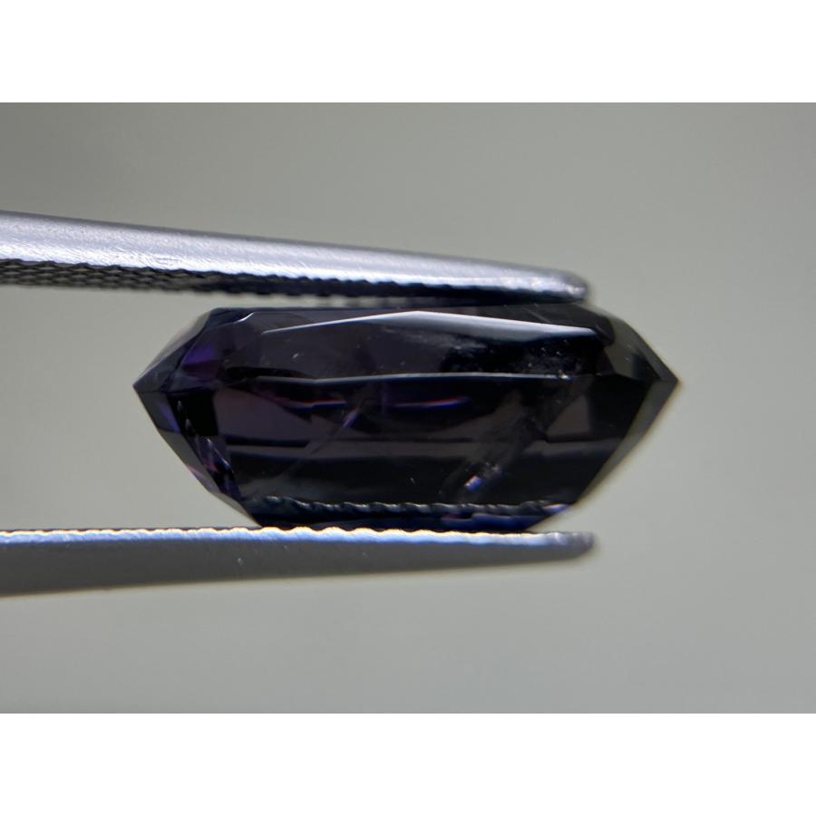タンザナイト 8.018ct 中央宝石ソーティング付き 15.08mm×9.28mm×6.83  