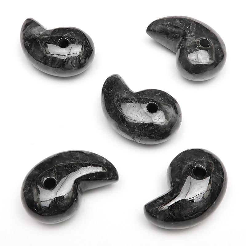 ビルマ産 黒翡翠 勾玉 20mm【1コ販売】 / 60-3 HI20MG-X : 天然石専門