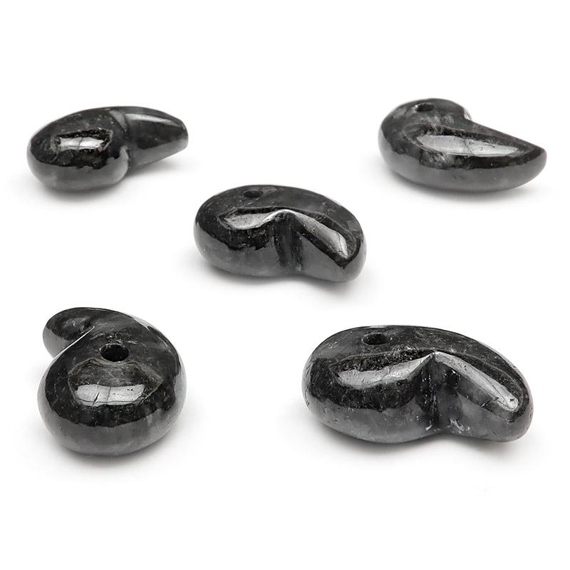 ビルマ産 黒翡翠 勾玉 20mm【1コ販売】 / 60-3 HI20MG-X : 天然石専門