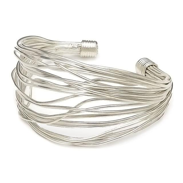 未使用に近い】トゥアレグ 925シルバー リーフバングル 2025年最新