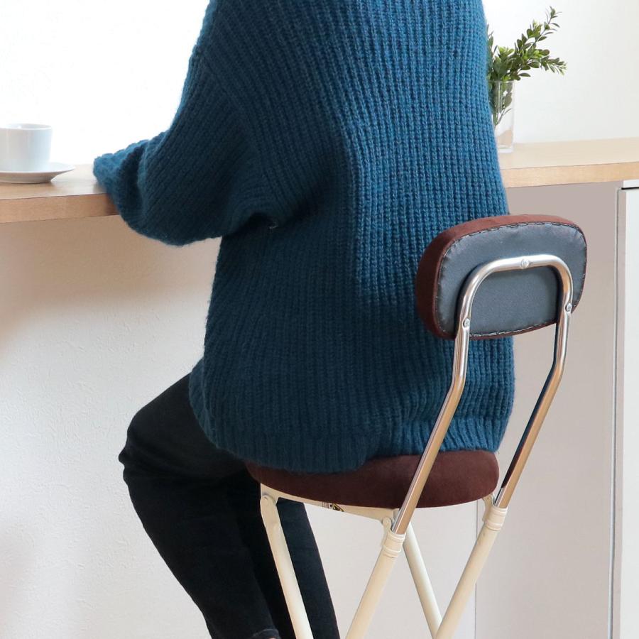 水色のクッション椅子 お洒落 チェア ネイル 水色のクッション