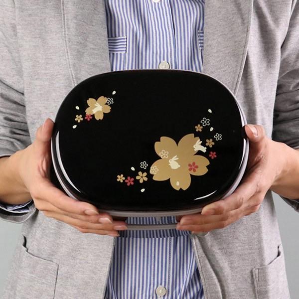 お弁当箱 7.0小判オードブル 黒 花うさぎ シール蓋付 2600ml ( お重 和柄 オードブル おすすめ ) :296332:お弁当グッズのカラフルボックス - 通販 - Yahoo!ショッピング お弁当箱 7.0小判オードブル 黒 花うさぎ シール蓋付 2600ml ( お重 和柄 オードブル おすすめ ) :296332:お弁当グッズのカラフルボックス - 通販 - Yahoo!ショッピング