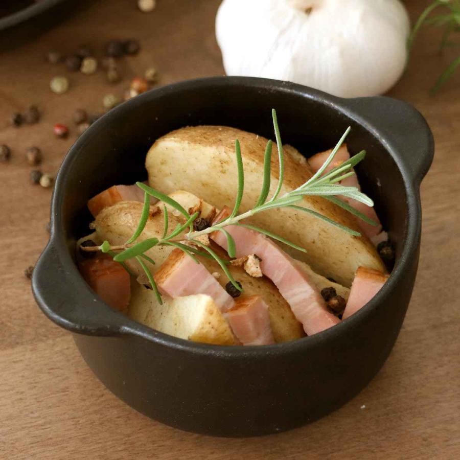 パール金属 キャセロール 13.5cm 鋳物風 丸型 フタ付 陶磁器 取っ手付