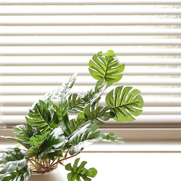 人工観葉植物 モンステラ 19cm フェイクグリーン 造花 光触媒 （ ミニ