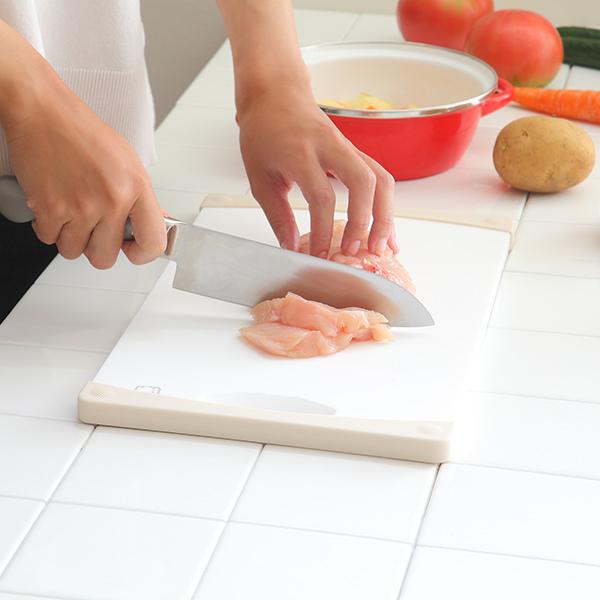 まな板 22cm×37cm 食洗機対応 抗菌 ストッパー付き耐熱抗菌まな板 M