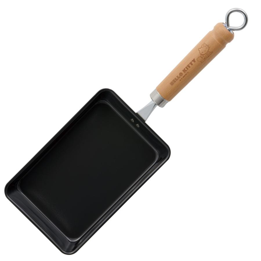 ロイヤル・セランゴール 手仕上げの花柄ピューターティーポット（木製ハンドル付き） ロイヤル・セランゴール 手仕上げの花柄ピューターティーポット