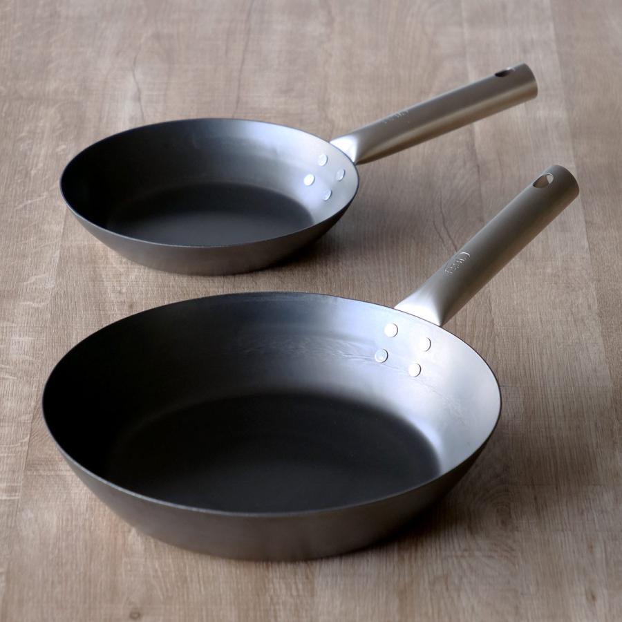 HANAKO+a フライパン20㎝ チタン柄 鉄フライパン 20cm チタン柄 HANAKO 打出し 2.3mm 日本製 （ IH対応