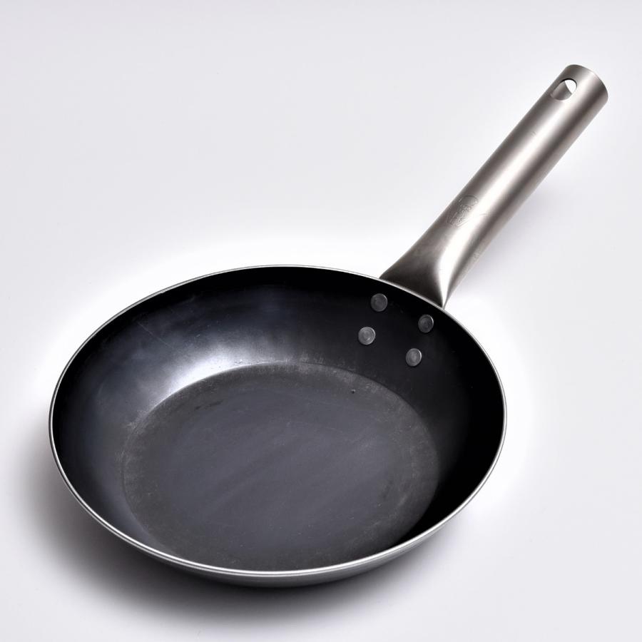 鉄フライパン 20cm チタン柄 HANAKO 打出し 2.3mm 日本製 （ IH対応