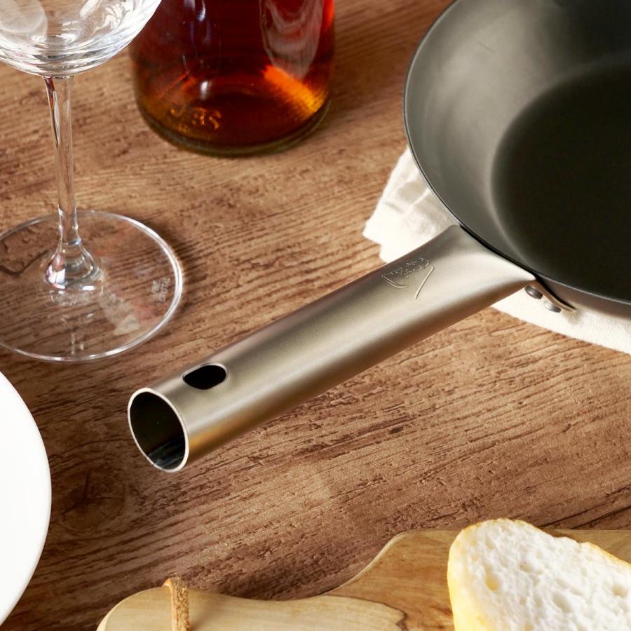 鉄フライパン 20cm チタン柄 HANAKO 打出し 2.3mm 日本製 （ IH対応