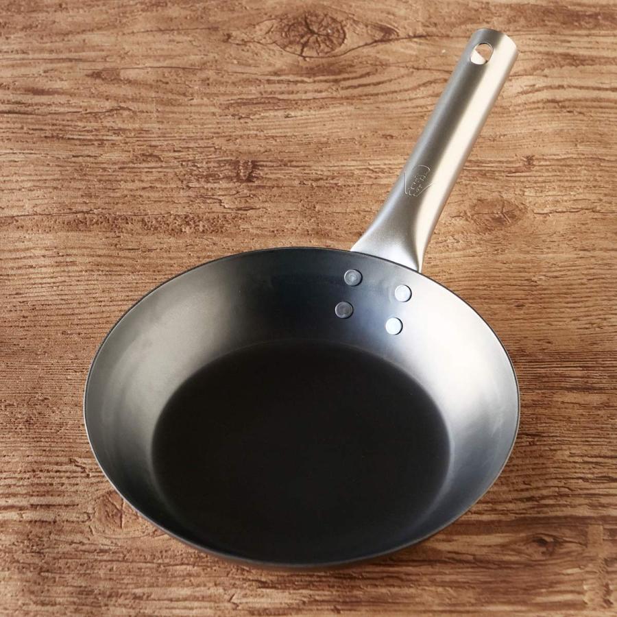 鉄フライパン 20cm チタン柄 HANAKO 打出し 2.3mm 日本製 （ IH対応